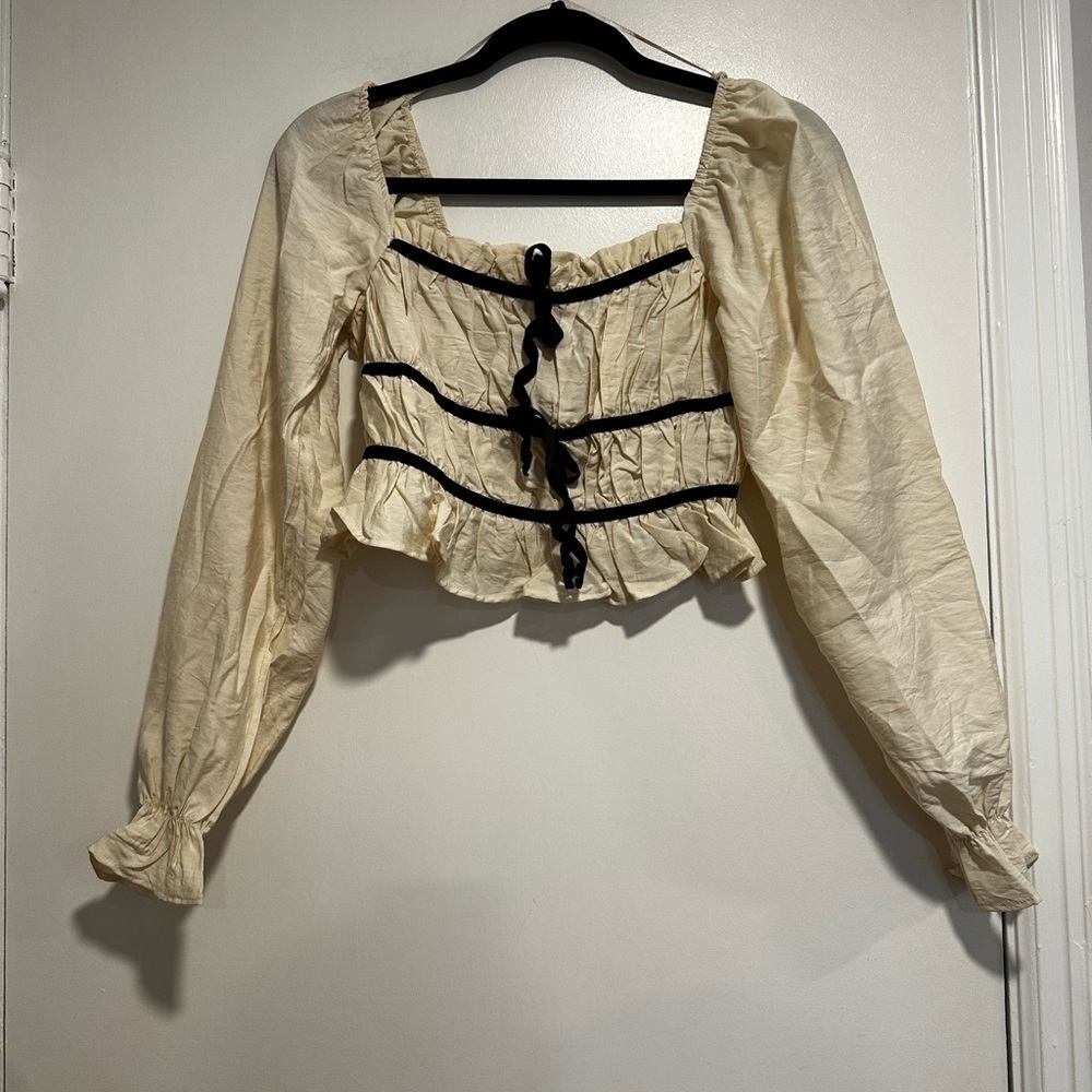 NWOT Brandy Melville Milk Maid baby doll Top. XS puff sleeves,  ruffle